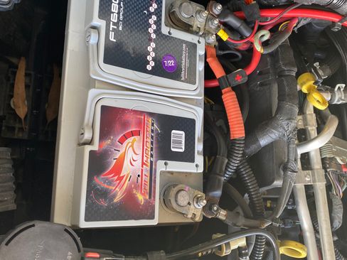 Used 2015 Jeep Wrangler Unlimited Rubicon w/ Connectivity Group image 11