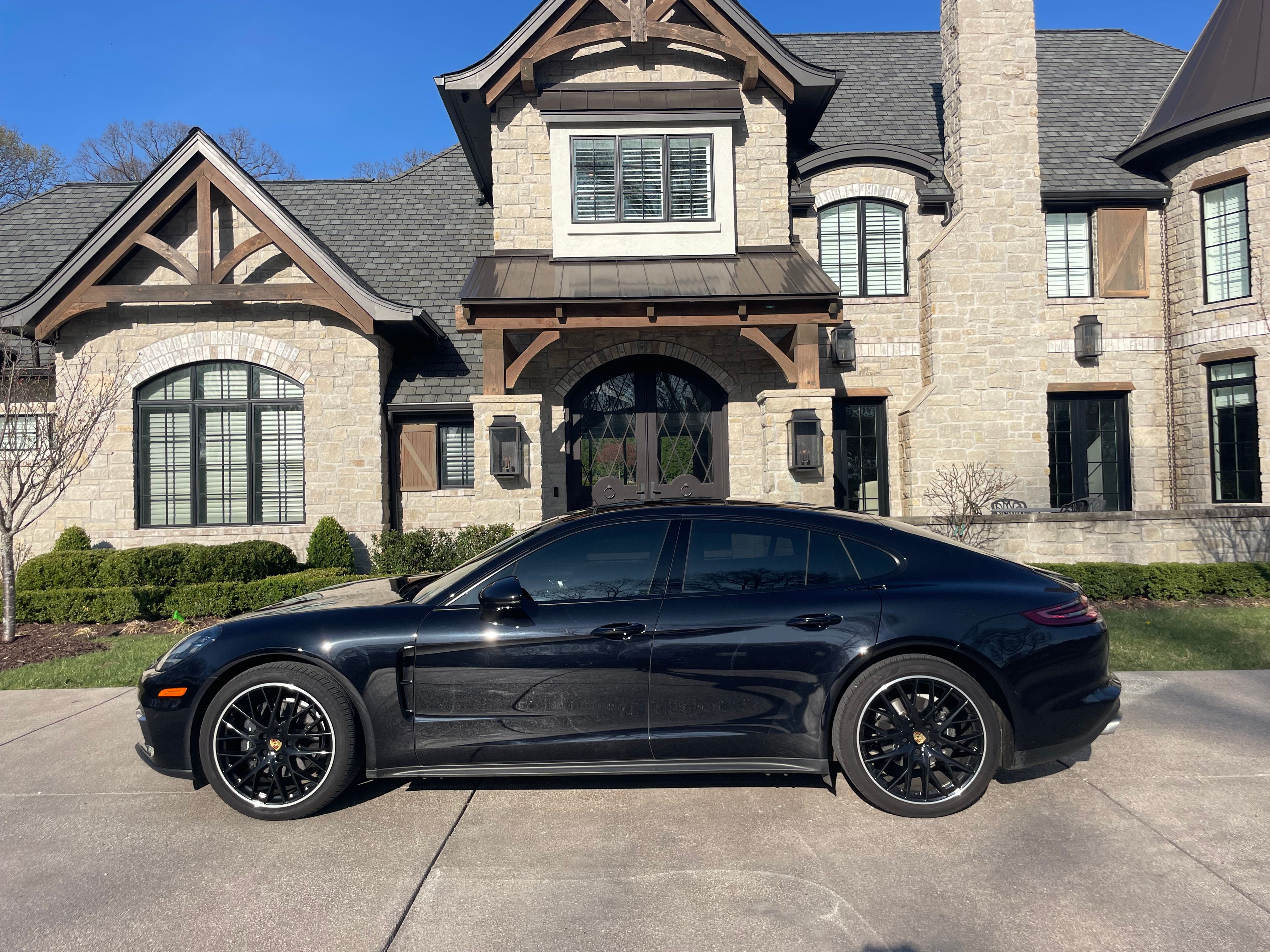 Used 2017 Porsche Panamera 4 AWD/4WD image 1