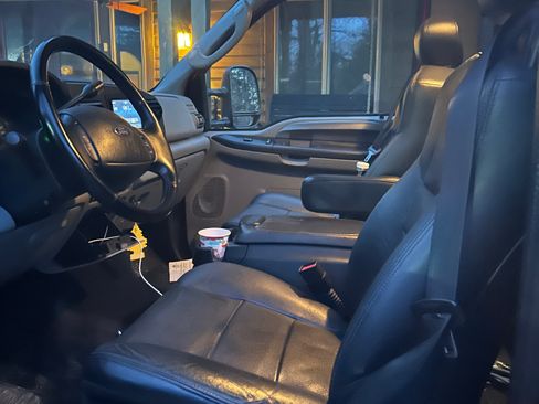 Used 2007 Ford F350 XLT image 2