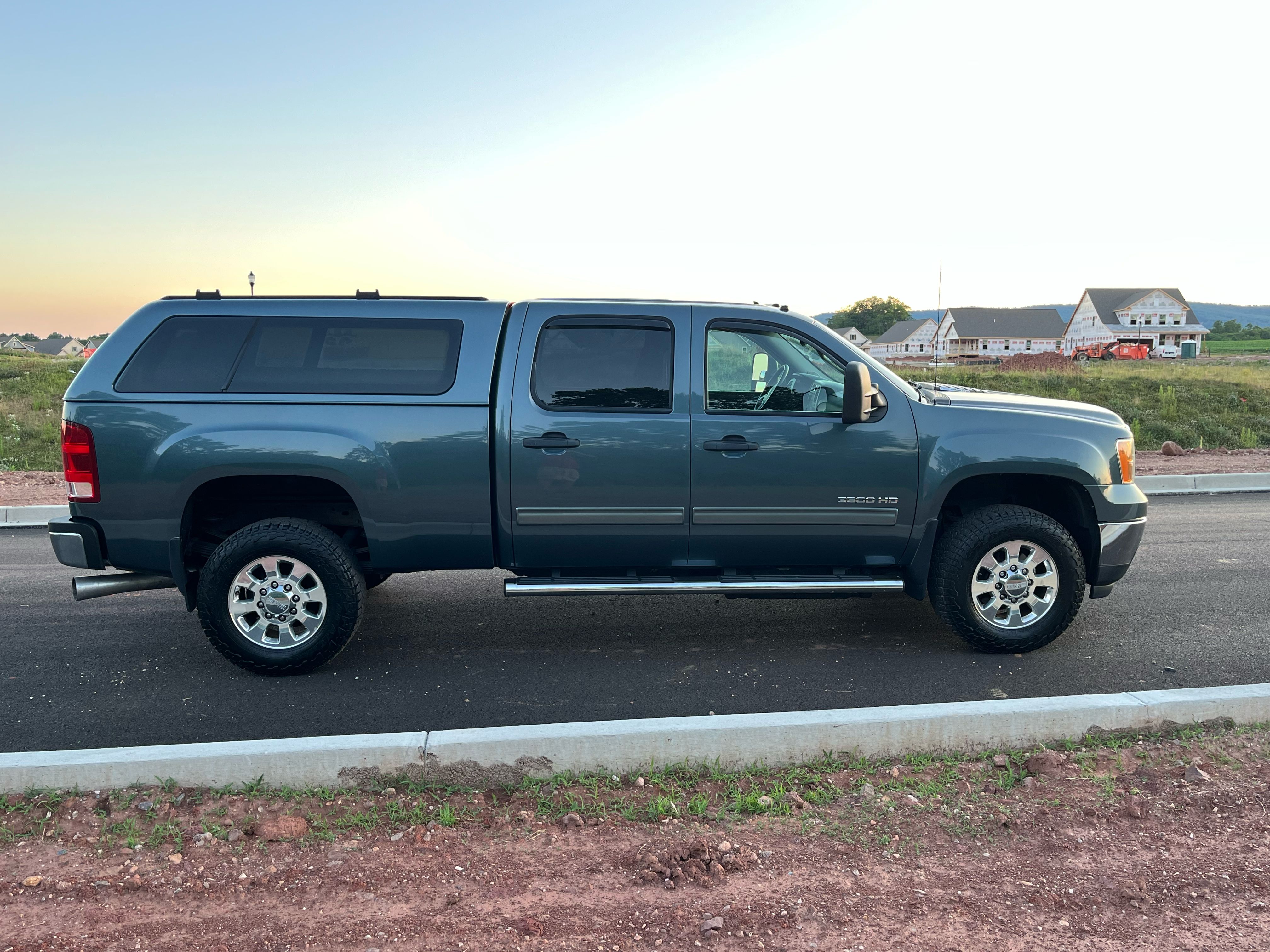 Used 2012 GMC Sierra 3500 SLE w/ SLE Preferred Package AWD/4WD image 5