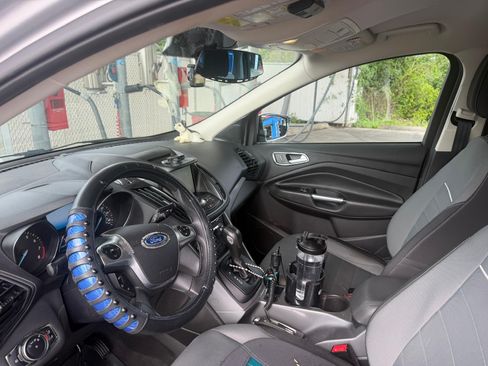Used 2015 Ford Escape SE w/ Equipment Group 201A FWD image 11