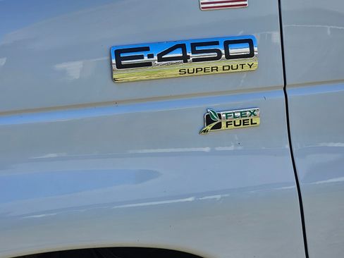 Used 2016 Ford E-450 and Econoline 450 Super Duty w/ Exterior Upgrade Package image 2