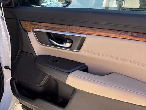 Used 2018 Honda CR-V Touring image 19