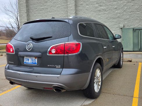 Used 2011 Buick Enclave CXL image 5