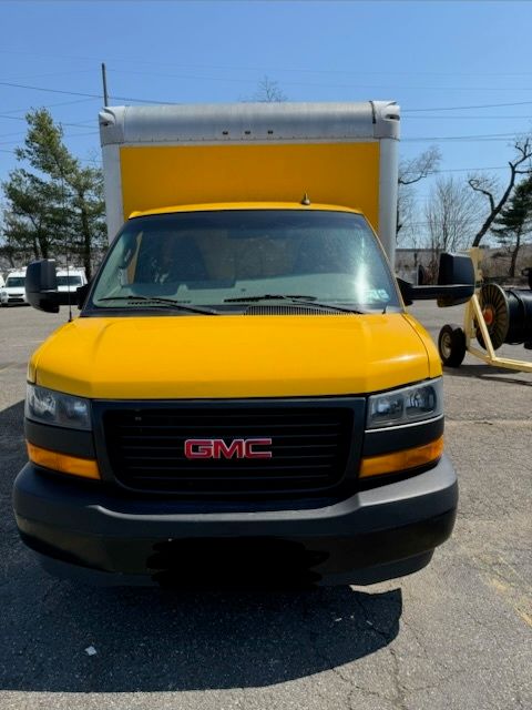 Used 2018 GMC Savana 3500 Extended w/ Driver Convenience Package RWD image 1