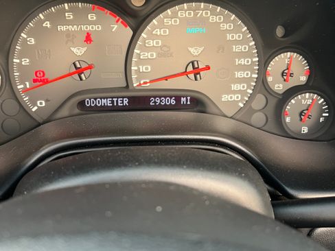 Used 2001 Chevrolet Corvette Convertible w/ Preferred Equipment Group2 RWD image 4