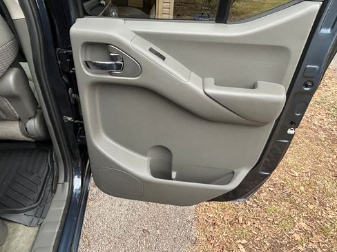 Used 2014 Nissan Frontier SV w/ SV Value Truck Package image 21