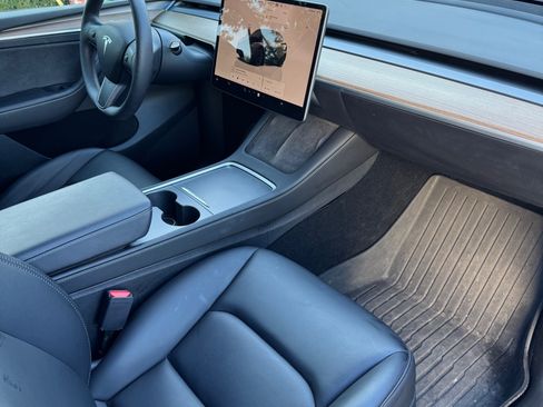 Used 2023 Tesla Model Y Long Range image 8