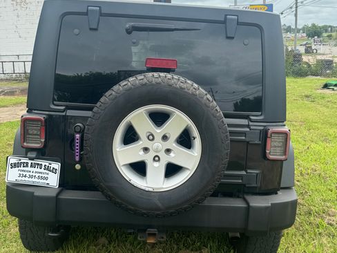Used 2015 Jeep Wrangler Unlimited Sport w/ Quick Order Package 24S AWD/4WD image 8