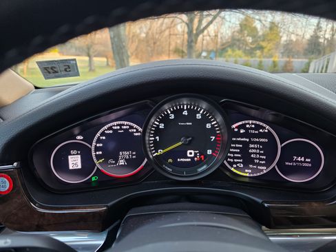 Used 2022 Porsche Panamera 4 w/ Premium Package image 18