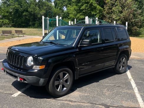 Used 2016 Jeep Patriot Sport w/ Power Value Group AWD/4WD image 2
