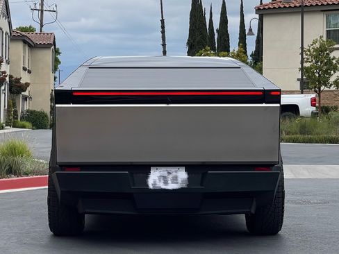 Used 2024 Tesla Cybertruck AWD Crew Cab image 6