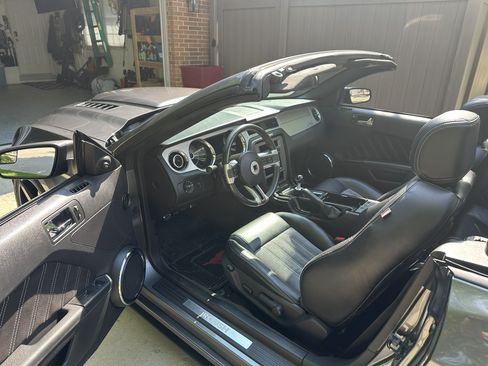 Used 2013 Ford Mustang GT Premium RWD image 8