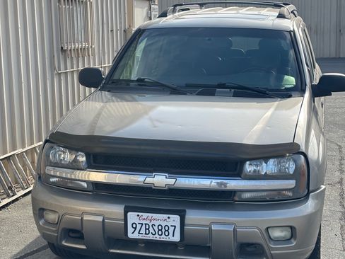 Used 2002 Chevrolet TrailBlazer LT w/ Driver Convenience Pkg AWD/4WD image 1