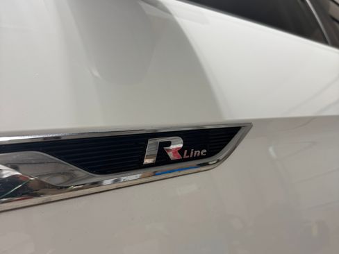 Used 2018 Volkswagen Atlas SEL w/ R-Line Package image 2