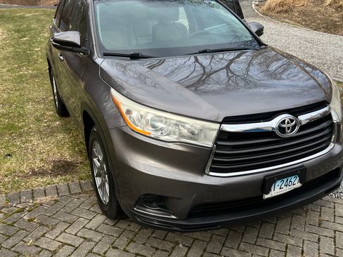 Used 2014 Toyota Highlander LE AWD/4WD image 13