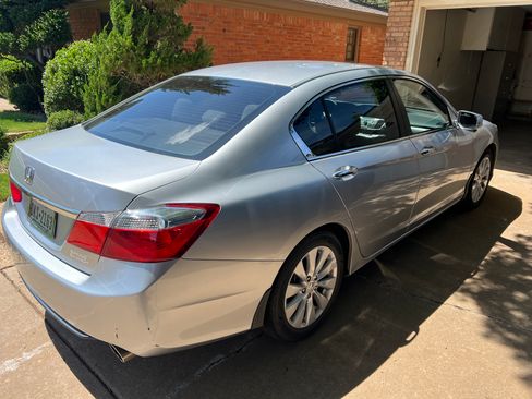 Used 2014 Honda Accord EX image 2