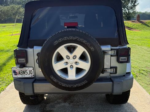 Used 2014 Jeep Wrangler Sport AWD/4WD image 8