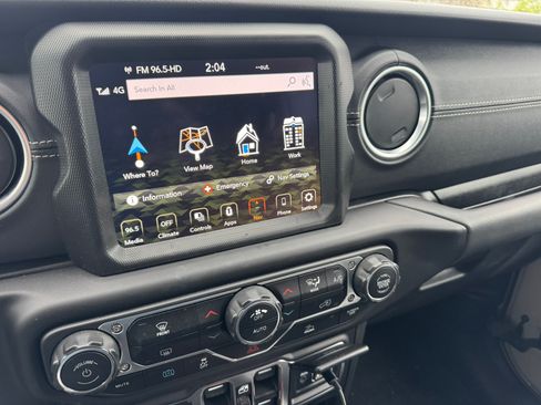 Used 2022 Jeep Wrangler Unlimited Sahara image 9