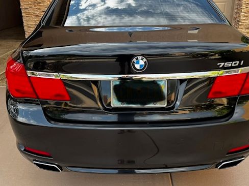 Used 2012 BMW 750i xDrive AWD/4WD image 9