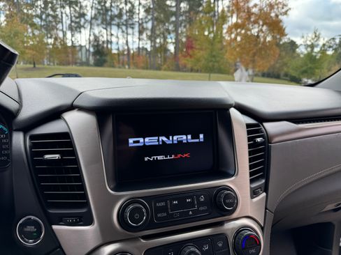 Used 2019 GMC Yukon Denali image 18