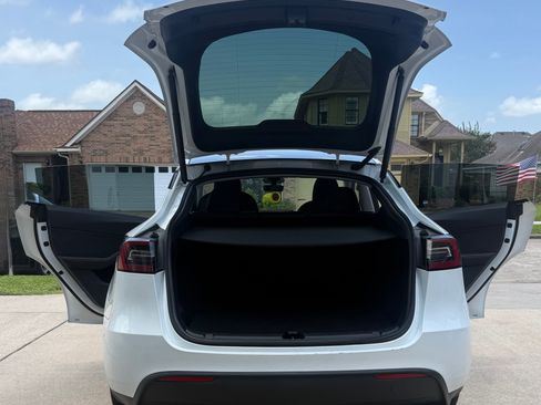 Used 2023 Tesla Model Y Long Range AWD/4WD image 8