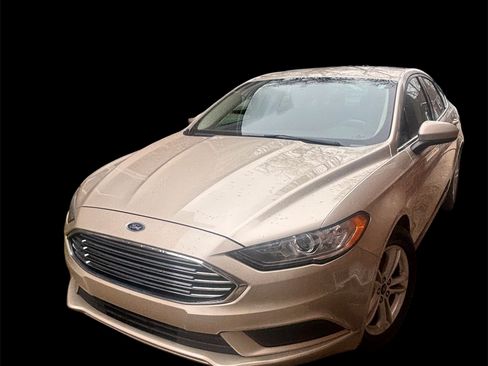 Used 2018 Ford Fusion SE w/ Fusion SE Technology Package FWD image 4