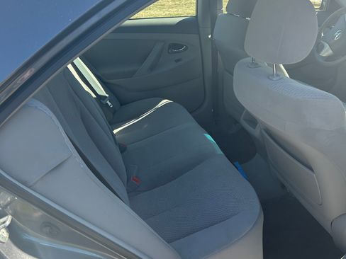 Used 2011 Toyota Camry LE image 4