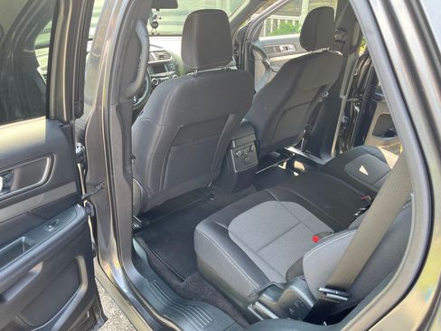 Used 2018 Ford Explorer XLT FWD image 12