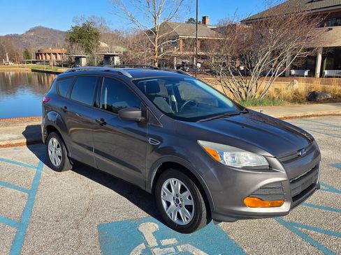 Used 2013 Ford Escape S image 2