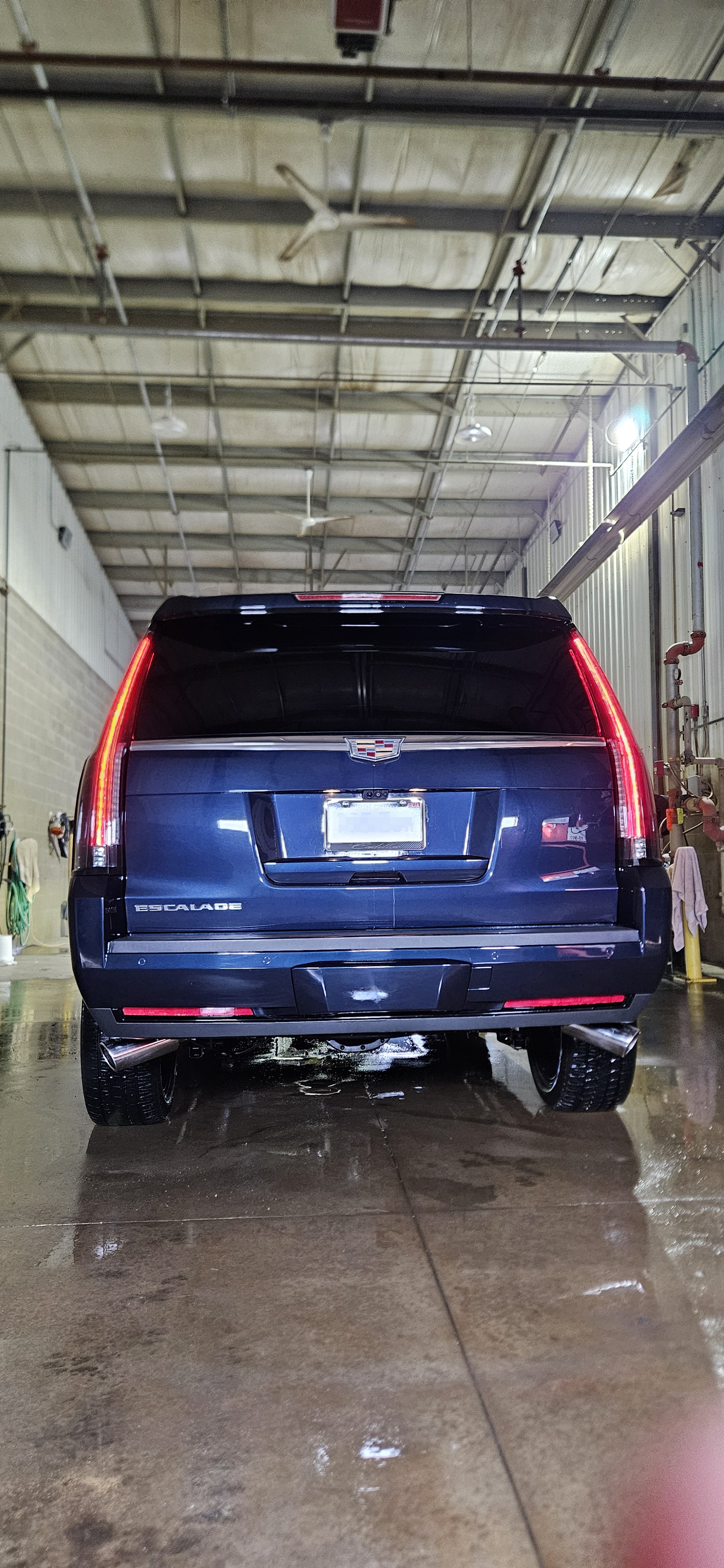 Used 2017 Cadillac Escalade Luxury AWD/4WD image 11
