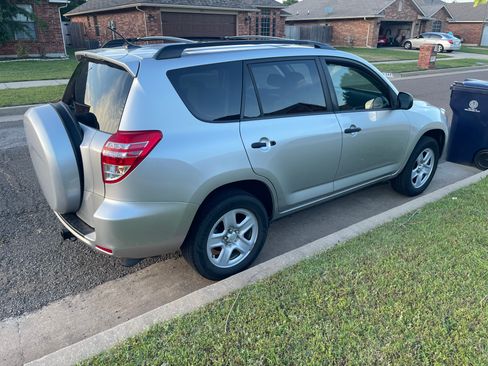Used 2012 Toyota RAV4 FWD w/ Value Pkg image 4