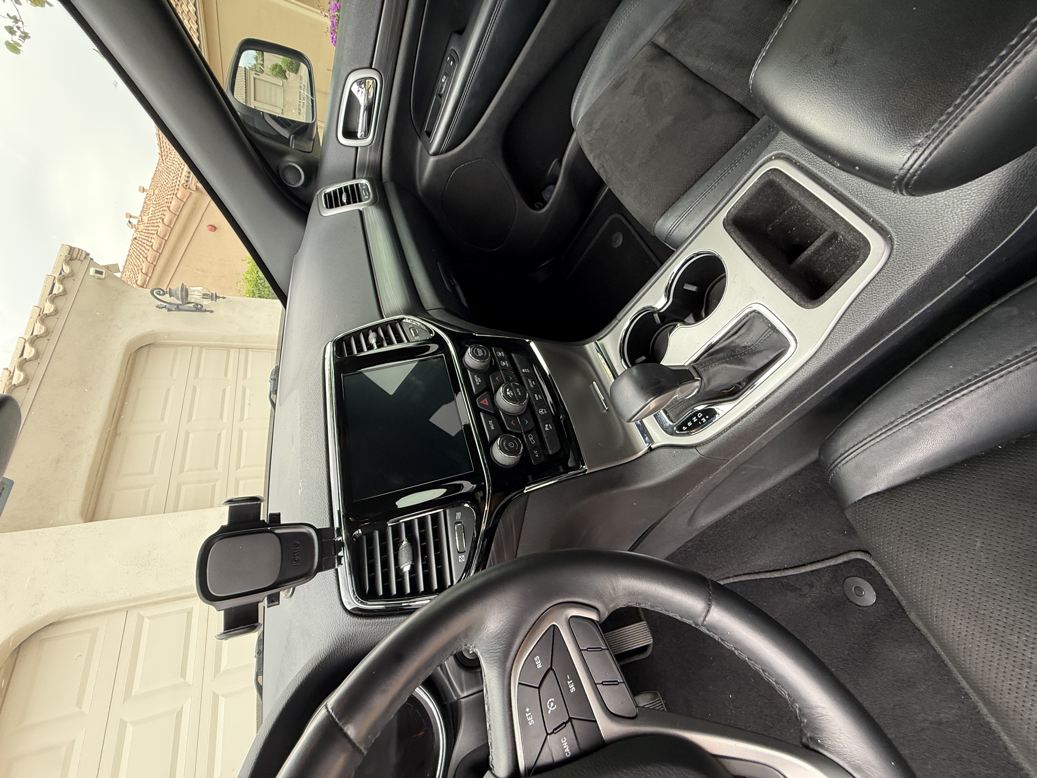Used 2019 Jeep Grand Cherokee Altitude AWD/4WD image 10