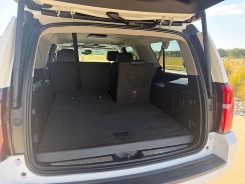 Used 2018 Chevrolet Suburban LT RWD image 18