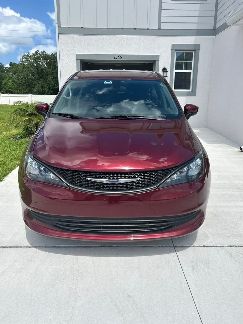 Used 2020 Chrysler Voyager L FWD image 2