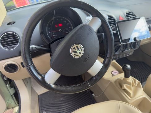 Used 2009 Volkswagen Beetle Coupe image 8