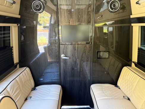 Used 2022 Mercedes-Benz Sprinter 2500 image 11