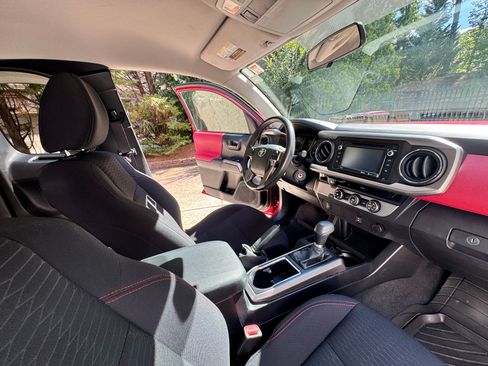 Used 2017 Toyota Tacoma SR5 RWD image 8