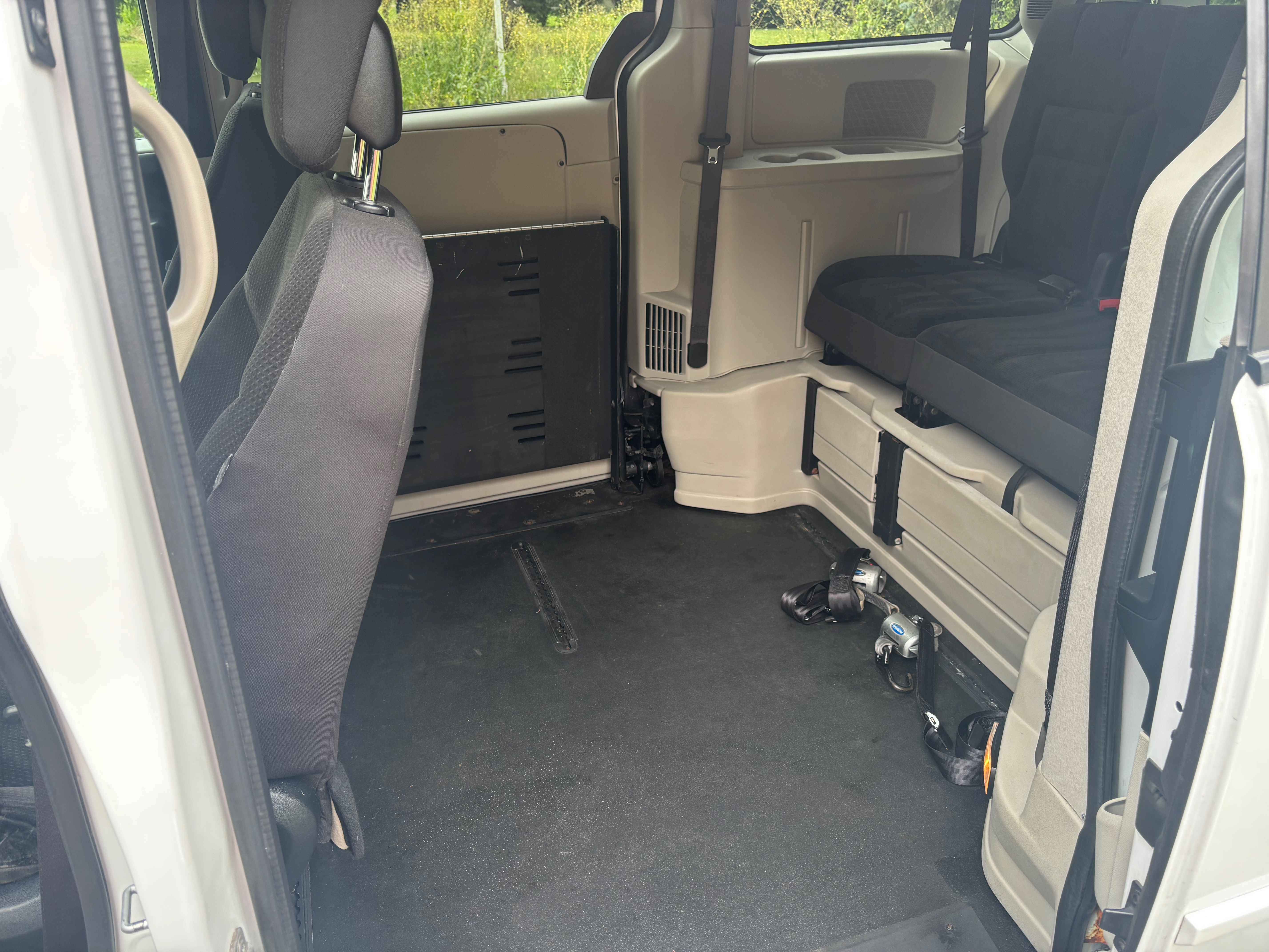 Used 2017 Dodge Grand Caravan SE w/ Power Window Group FWD image 8