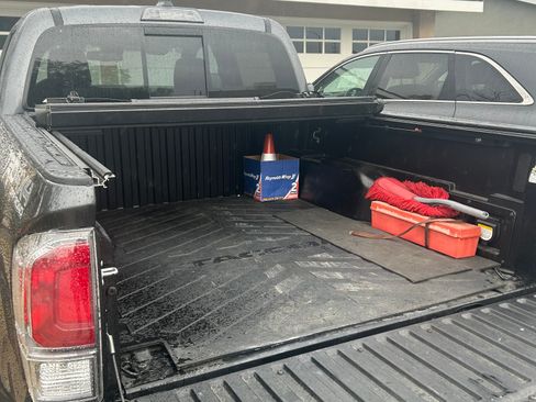 Used 2021 Toyota Tacoma TRD Off-Road w/ Technology Package image 12