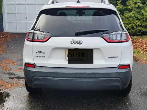 Used 2019 Jeep Cherokee Latitude Plus w/ Comfort/Convenience Group image 10