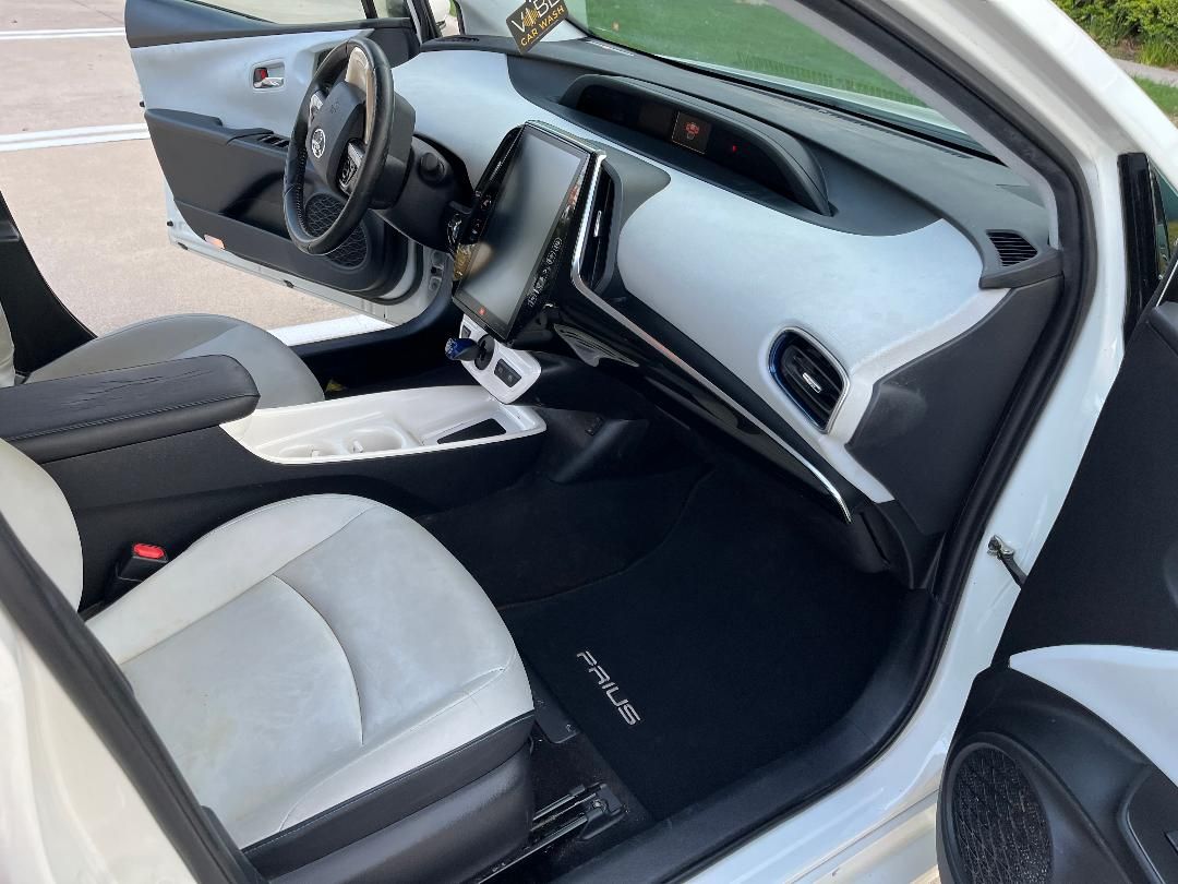 Used 2018 Toyota Prius Four Touring w/ Premium Convenience Package FWD image 13