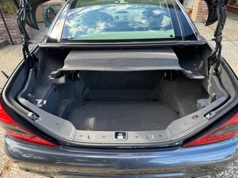 Used 2011 Mercedes-Benz SL 550 image 12