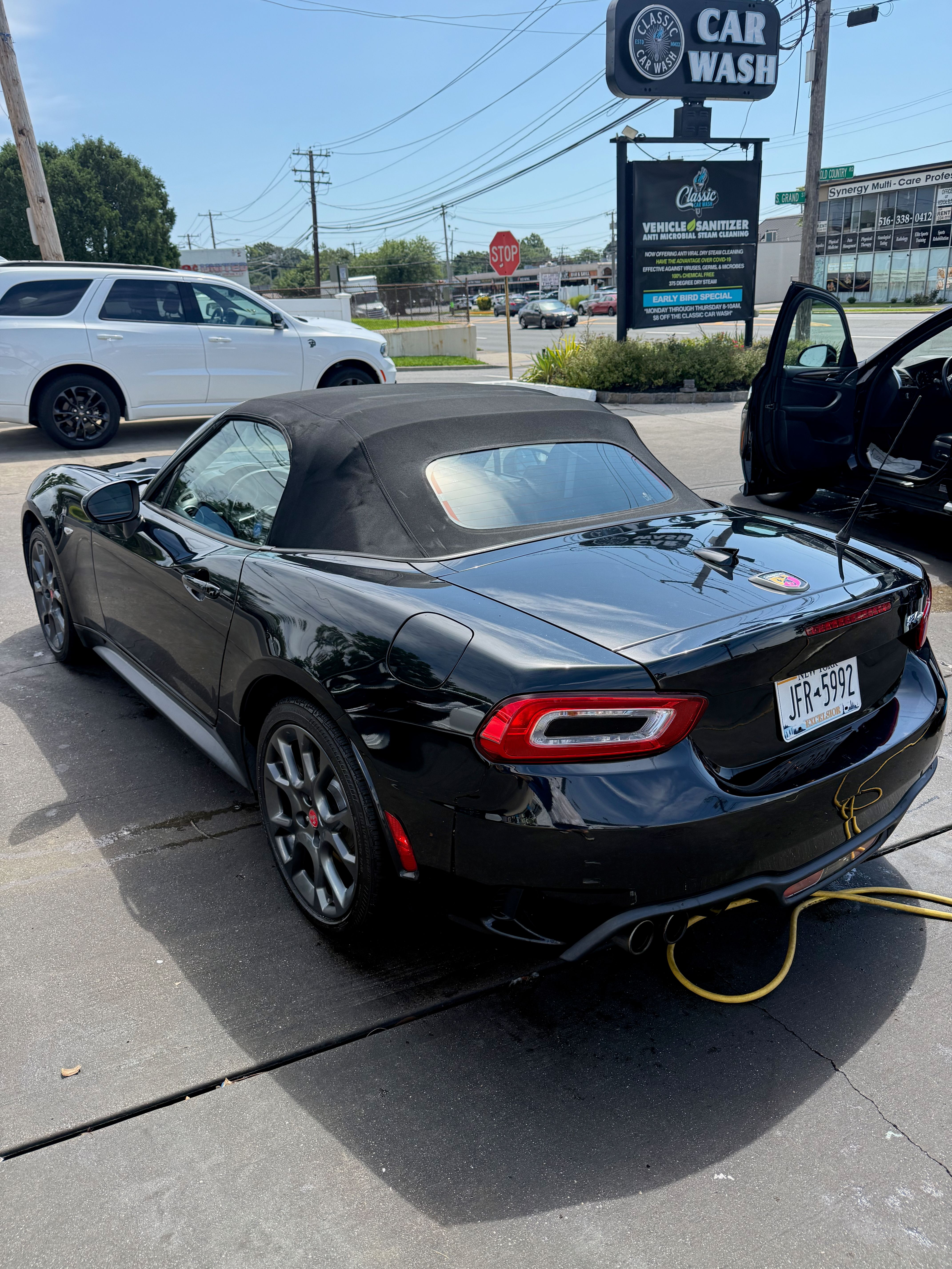 Used 2018 FIAT 124 Spider Abarth RWD image 2