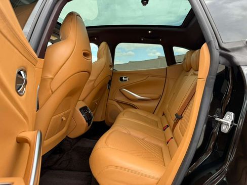 Used 2021 Aston Martin DBX image 6