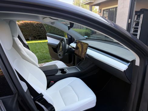 Used 2021 Tesla Model Y Performance image 11