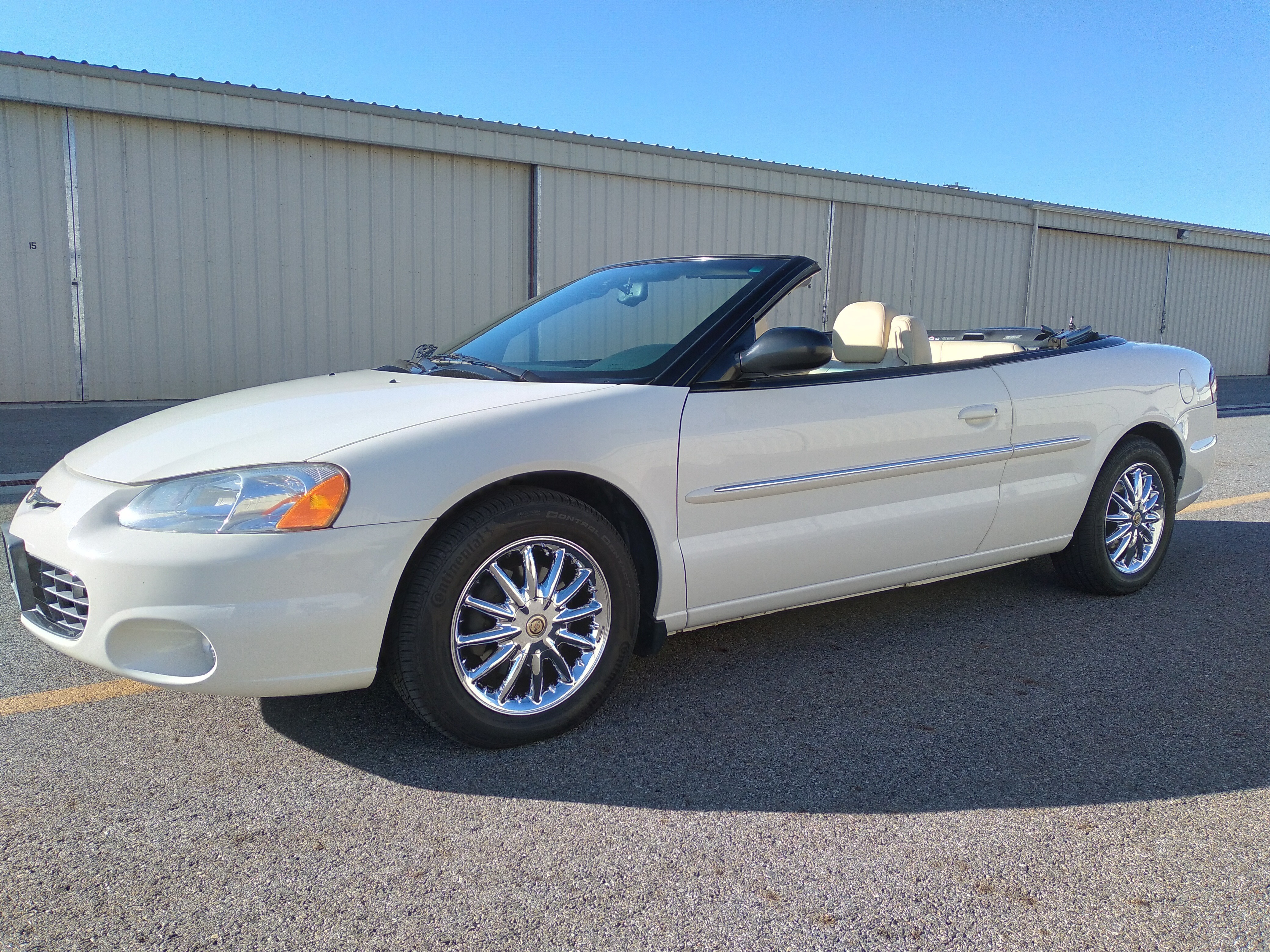 Used 2002 Chrysler Sebring Limited FWD image 2