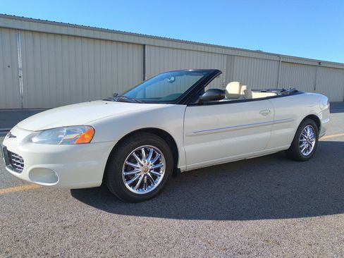 Used 2002 Chrysler Sebring Limited image 2