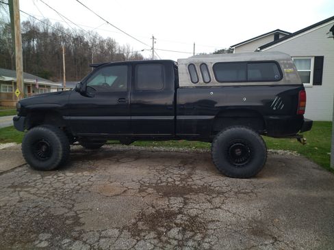 Used 1999 GMC Sierra 1500 SLE w/ Off-Road Chassis Pkg image 1