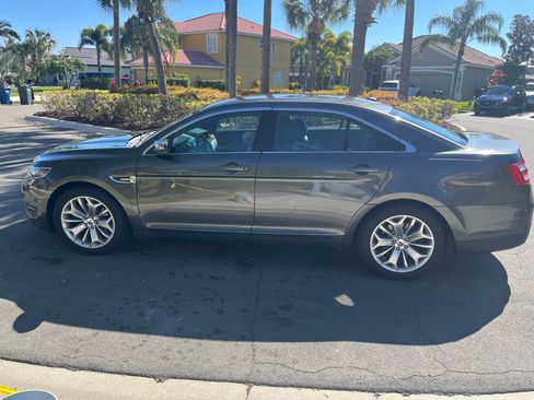 Used 2019 Ford Taurus Limited image 1